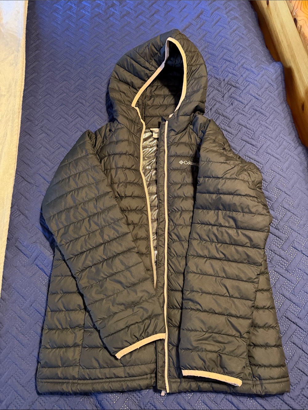 Columbia youth Black Hooded Packable Puffer with pink Trim